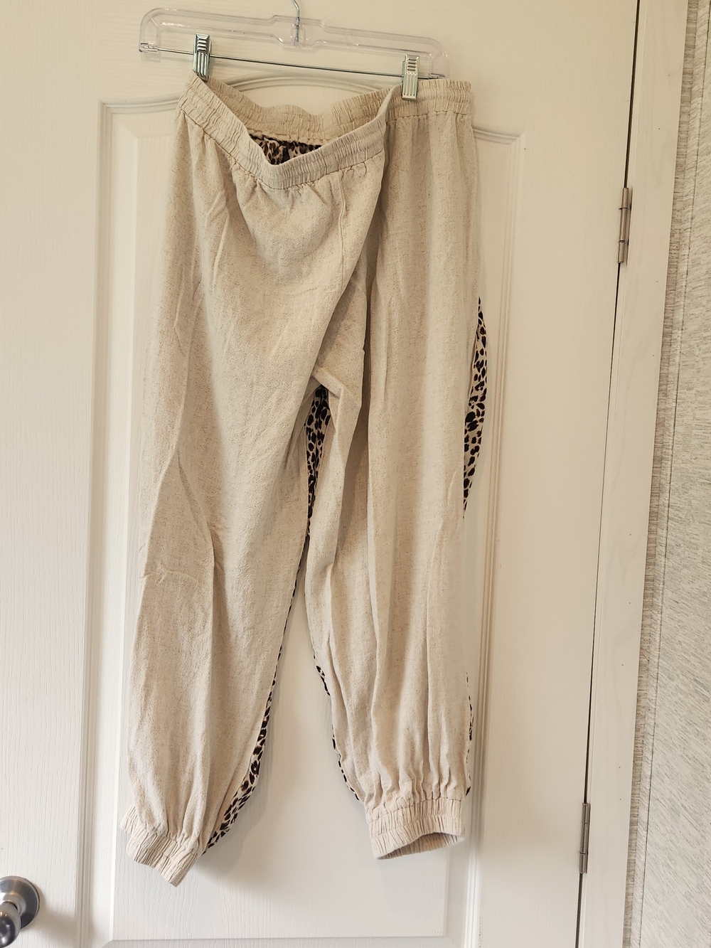 Umgee Leopard Print Drawstring Joggers in Beige and Black L Euc - Picture 4 of 4